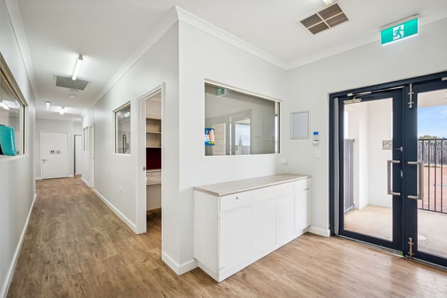 Click to view all images 218 Santa Barbara Parade Quinns Rocks WA 6030 - Image 3