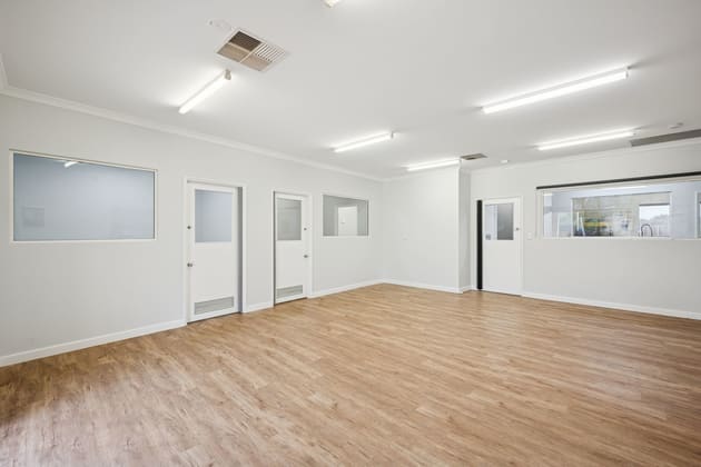 Click to view all images 218 Santa Barbara Parade Quinns Rocks WA 6030 - Image 4