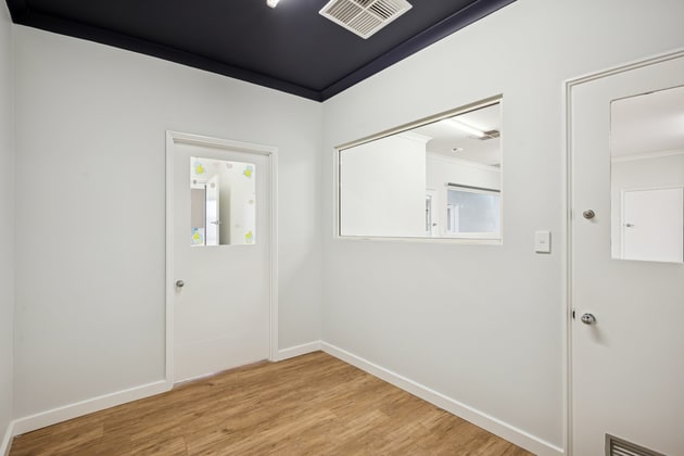 Click to view all images 218 Santa Barbara Parade Quinns Rocks WA 6030 - Image 5