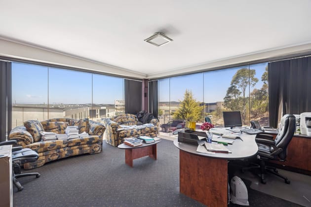 Click to view all images 4 Dominion Place Queanbeyan East NSW 2620 - Image 5