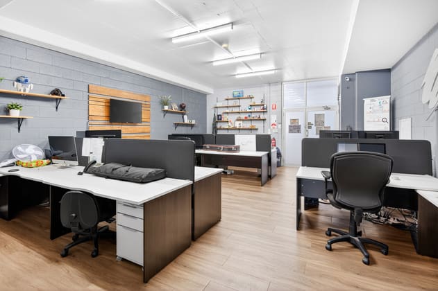 Click to view all images 5/5 Taree Street Burleigh Heads QLD 4220 - Image 3