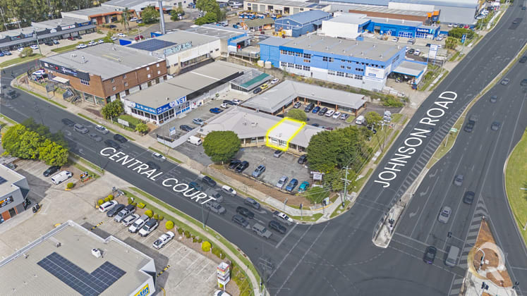 2/1 Central Court Hillcrest QLD 4118 - Image 1