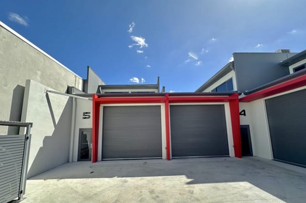 Click to view all images 5/29A Margaret Street Southport QLD 4215 - Image 2