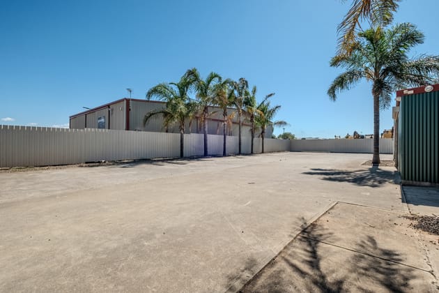 Click to view all images 14 Lolands Road Salisbury Plain SA 5109 - Image 4