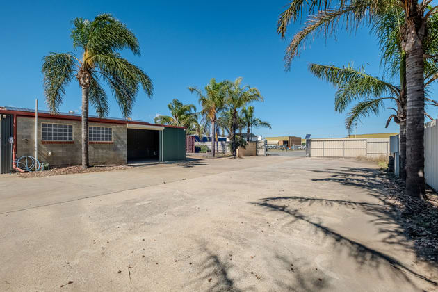 Click to view all images 14 Lolands Road Salisbury Plain SA 5109 - Image 5