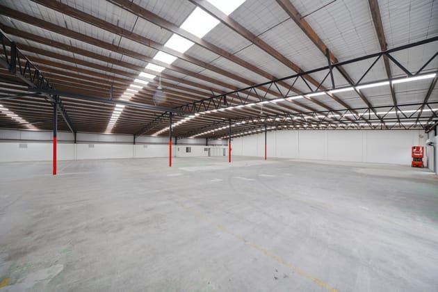 Click to view all images 2A & 2B/1001 Mountain Highway Boronia VIC 3155 - Image 4