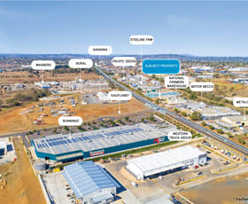 Showrooms / Bulky Goods commercial property leased at 318-320 Anzac Avenue Harristown QLD 4350
