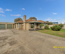 Offices commercial property for lease at 2 Kings Road St Albans VIC 3021