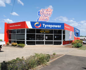 Showrooms / Bulky Goods commercial property leased at 194 Herries Street Toowoomba City QLD 4350
