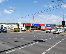 Showrooms / Bulky Goods commercial property leased at 194 Herries Street Toowoomba City QLD 4350