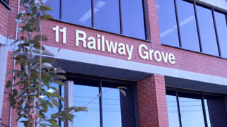 Level Ground Flo, 1 & 2/11 Railway Grove Mornington VIC 3931