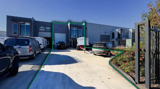 2/18 Remount Way Cranbourne West VIC 3977