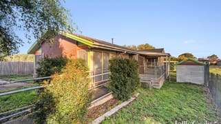 102 Leawarra Crescent Delacombe VIC 3356 102 Leawarra Crescent Delacombe VIC 3356