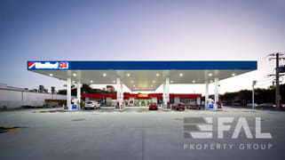 Shop 3/16 Frank Street Labrador QLD 4215