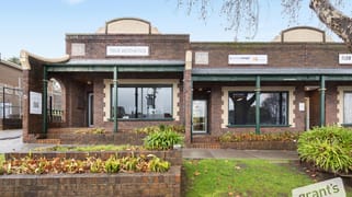 1 & 2/5 Gloucester Avenue Berwick VIC 3806