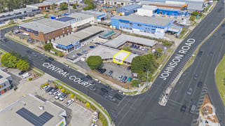 2/1 Central Court Hillcrest QLD 4118