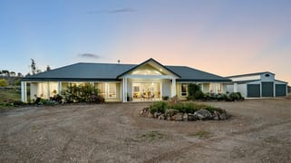 88 Paces Lane Rowsley VIC 3340