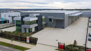 17 Whitfield Boulevard Cranbourne West VIC 3977 17 Whitfield Boulevard Cranbourne West VIC 3977