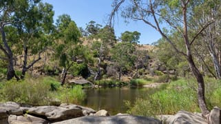 105 Loemans Road Bulla VIC 3428 105 Loemans Road Bulla VIC 3428