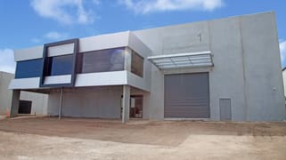 12 Rockfield Way Ravenhall VIC 3023 12 Rockfield Way Ravenhall VIC 3023