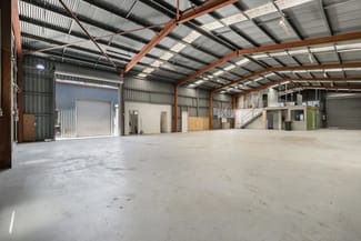 Factory, Warehouse & Industrial commercial property leased at 3 Staple Street Seventeen Mile Rocks QLD 4073