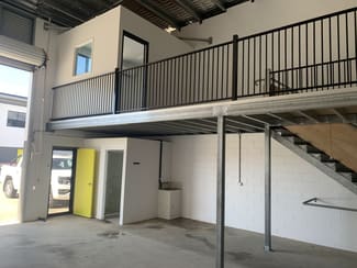 Showrooms / Bulky Goods commercial property leased at 15/102 Hartley Street Bungalow QLD 4870