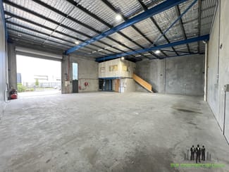 Factory, Warehouse & Industrial commercial property leased at 1/17 Redcliffe Gardens Dr Clontarf QLD 4019