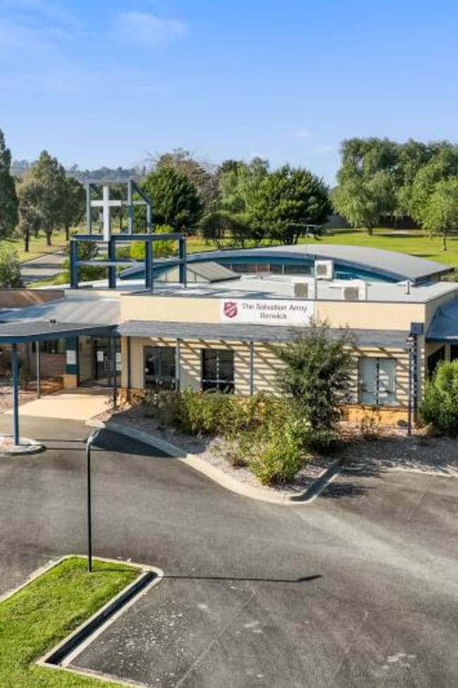 28 Mirrabook Court Berwick VIC 3806