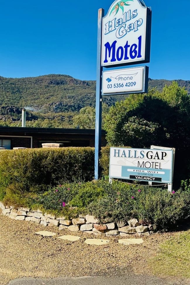 153 Grampians Road Halls Gap VIC 3381 153 Grampians Road Halls Gap VIC 3381