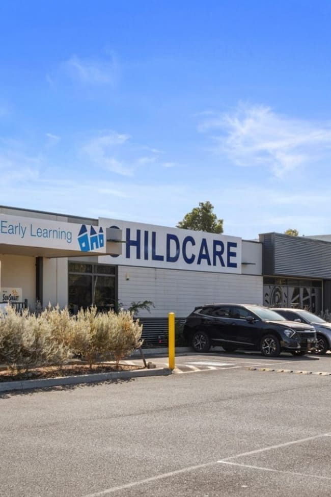 4C Wally Place Lynbrook VIC 3975