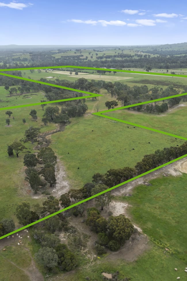120 Hall Lane Whiteheads Creek VIC 3660