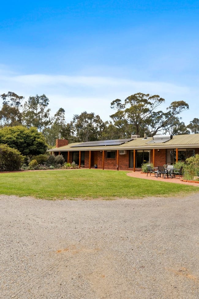 1735 Midland Highway Cosgrove South VIC 3631