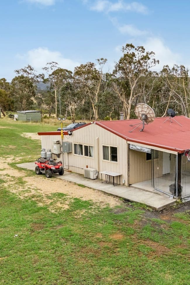 16 Camerons Road Running Stream NSW 2850