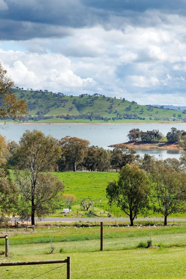 851 Lake Road Bethanga VIC 3691