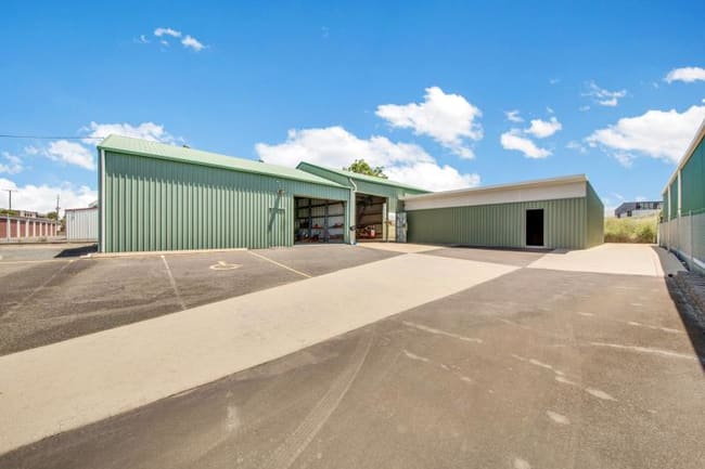 AVAILABLE NOW/58 Callemondah Drive Clinton QLD 4680 AVAILABLE NOW/58 Callemondah Drive Clinton QLD 4680