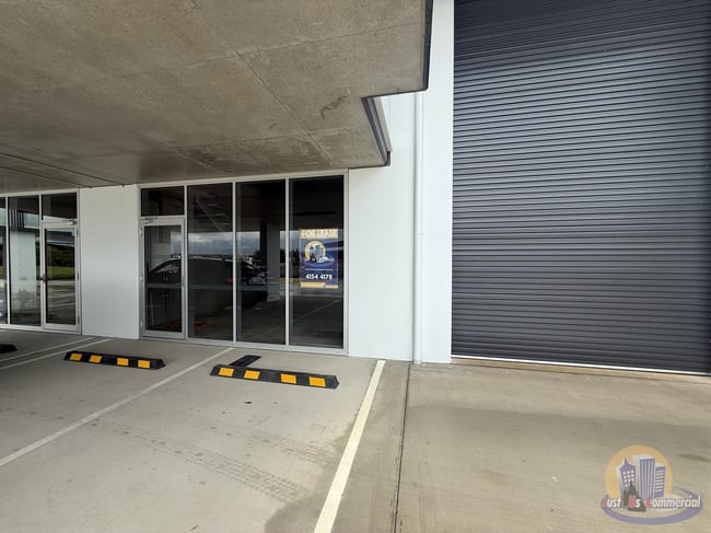 15 Aviation Crescent Kensington QLD 4670