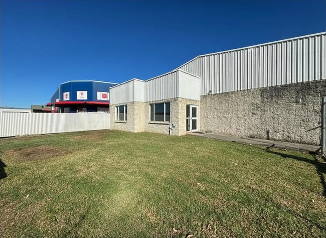 2/180A Princes Highway South Nowra NSW 2541 2/180A Princes Highway South Nowra NSW 2541