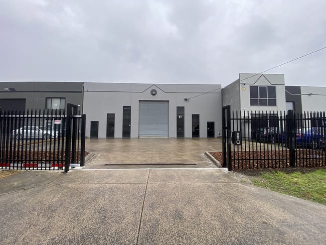 27 Harvester Avenue Sunshine North VIC 3020