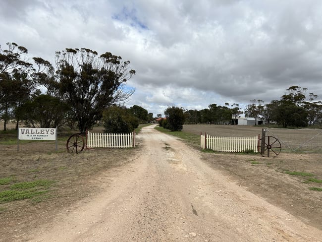 572 Hampel Road Rudall SA 5642 572 Hampel Road Rudall SA 5642