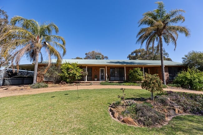 'Bonnie Doone' 9028 Newell Highway Mirrool NSW 2665 'Bonnie Doone' 9028 Newell Highway Mirrool NSW 2665