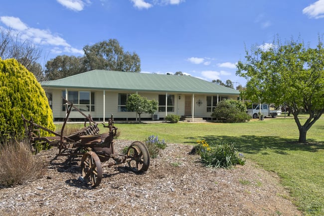 32 Swamp Road Lake Rowan VIC 3727 32 Swamp Road Lake Rowan VIC 3727