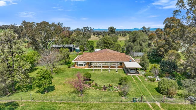 "Huntingdale" 2973 Manilla Road Attunga NSW 2345 "Huntingdale" 2973 Manilla Road Attunga NSW 2345