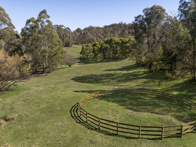 887 Buttercup Road Merrijig VIC 3723 887 Buttercup Road Merrijig VIC 3723