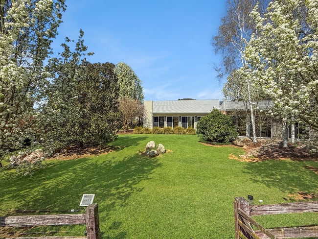 280 Hughes Lane Eurobin VIC 3739 280 Hughes Lane Eurobin VIC 3739