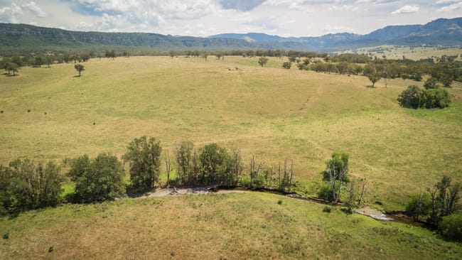 27 Petwyn Vale Rd Wingen NSW 2337 27 Petwyn Vale Rd Wingen NSW 2337