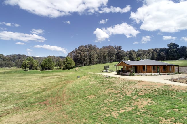25 Altmans Road Tolmie VIC 3723