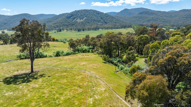 417 Black Flats Road Mudgegonga VIC 3737