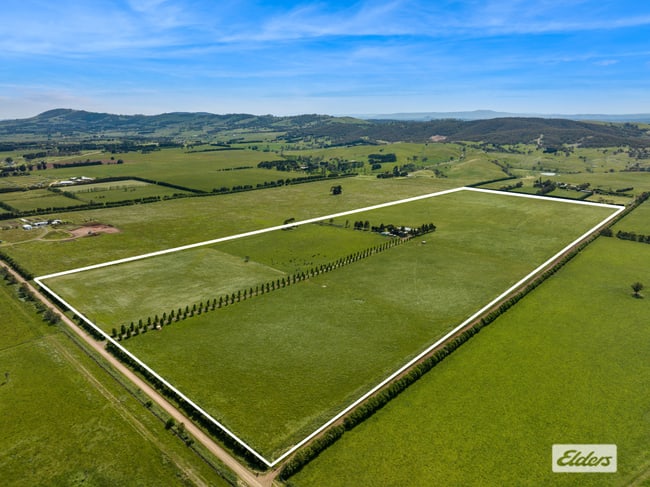 348 Tickawarra Road Romsey VIC 3434 348 Tickawarra Road Romsey VIC 3434