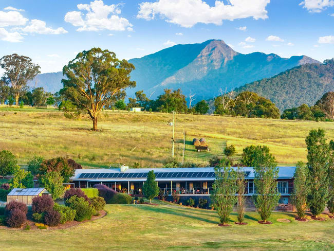 187 Mccormacks Road Merrijig VIC 3723 187 Mccormacks Road Merrijig VIC 3723