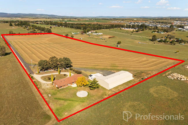 73 Clairvaux Lane Kelso NSW 2795 73 Clairvaux Lane Kelso NSW 2795